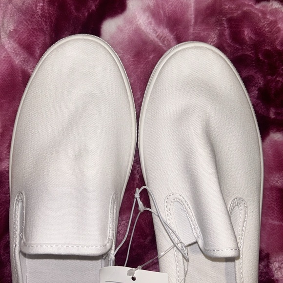 H&M Women’s Slip on Sneaker - Picture 2 of 4